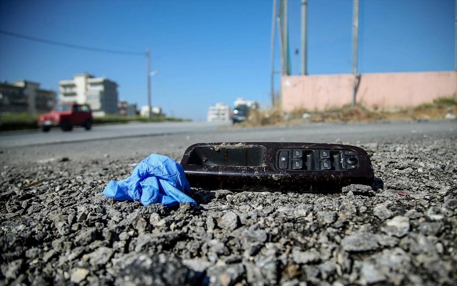 Θανατηφόρο τροχαίο ατύχημα στον Εύοσμο Θεσσαλονίκης. Τέσσερα νεαρά άτομα σκοτώθηκαν και ένα ακόμη τραυματίστηκε σε τροχαίο που σημειώθηκε τα ξημερώματα στην περιοχή του Ευόσμου, στη Θεσσαλονίκη. Σύμφωνα με τις πρώτες πληροφορίες, νεκροί είναι ο 17χρονος οδηγός του αυτοκινήτου, ένας ακόμη 19χρονος, όπως επίσης δύο νεαρής ηλικίας άτομα, ενώ ο τραυματίας είναι 17 ετών.