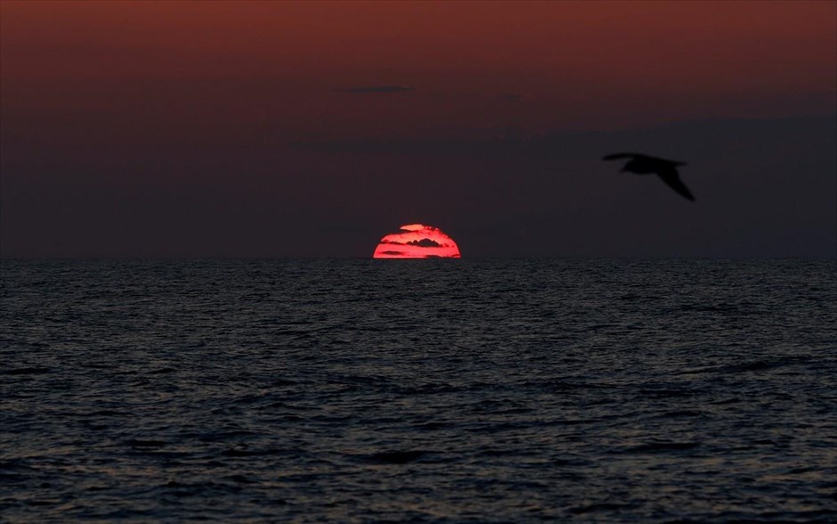 Τα χρώματα της δύσης. Στιγμιότυπο από τη δύση του ηλίου στη Μάλτα.