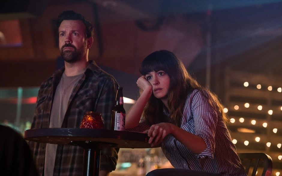 Colossal. «Colossal»: Ο Νάτσο Βιγκαλόντο κάνει ένα σχόλιο πάνω στο ότι το μέγεθος των πράξεών μας δεν συνάδει απαραίτητα με το μέγεθος των συνεπειών, μέσα από αυτό το θρίλερ επιστημονικής φαντασίας, με τη - βραβευμένη με Όσκαρ - Αν Χάθαγουεϊ και τους Νταν Στίβενς, Τζέισον Σουντέικις, Τιμ Μπλέικ Νέλσον και Όστιν Στόουγελ. Ηρωίδα του είναι μία 30άχρονη, που, έχοντας χάσει τη δουλειά και τον φίλο της, επιστρέφει απελπισμένη στη μικρή κωμόπολη που γεννήθηκε και επανασυνδέεται με τον παιδικό της φίλο και την παρέα του. Τα πράγματα αρχίζουν να παίρνουν μία περίεργη τροπή, όταν ανακαλύπτει με τρόμο ότι ένα τεράστιο αδηφάγο τέρας μιμείται κάθε της κίνηση...