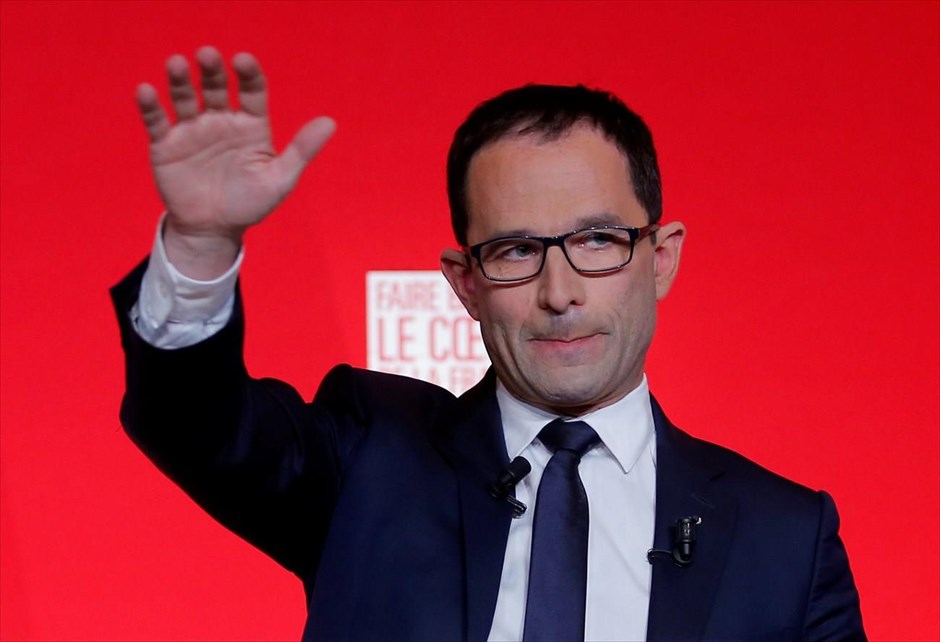Γαλλία - εκλογές - αποτελέσματα - Αμόν. Σε υποστήριξη του Εμανουέλ Μακρόν ενάντια στην ακροδεξιά Μαρίν Λεπέν κάλεσε ο υποψήφιος πρόεδρος της Γαλλίας με τη σημαία της Κεντροαριστεράς Μπενουά Αμόν, πέμπτος - σύμφωνα με τα exit polls - στη μάχη για την προεδρία της χώρας.