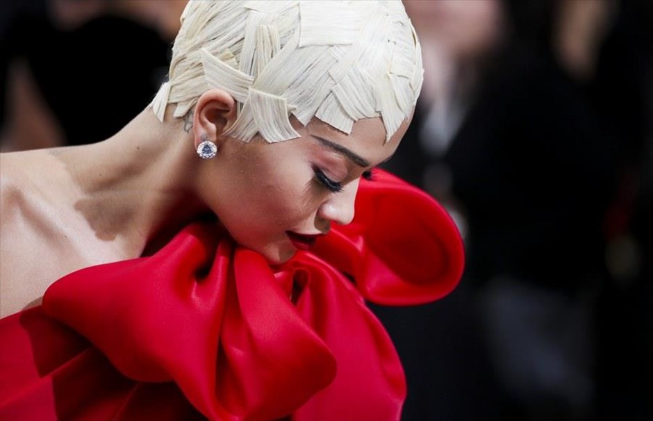 Το 47ο Met Gala στη Νέα Υόρκη. H Ρίτα Όρα στο κόκκινο χαλί του Metropolitan Museum of Art της Νέας Υόρκης για το Met Gala 2017.
