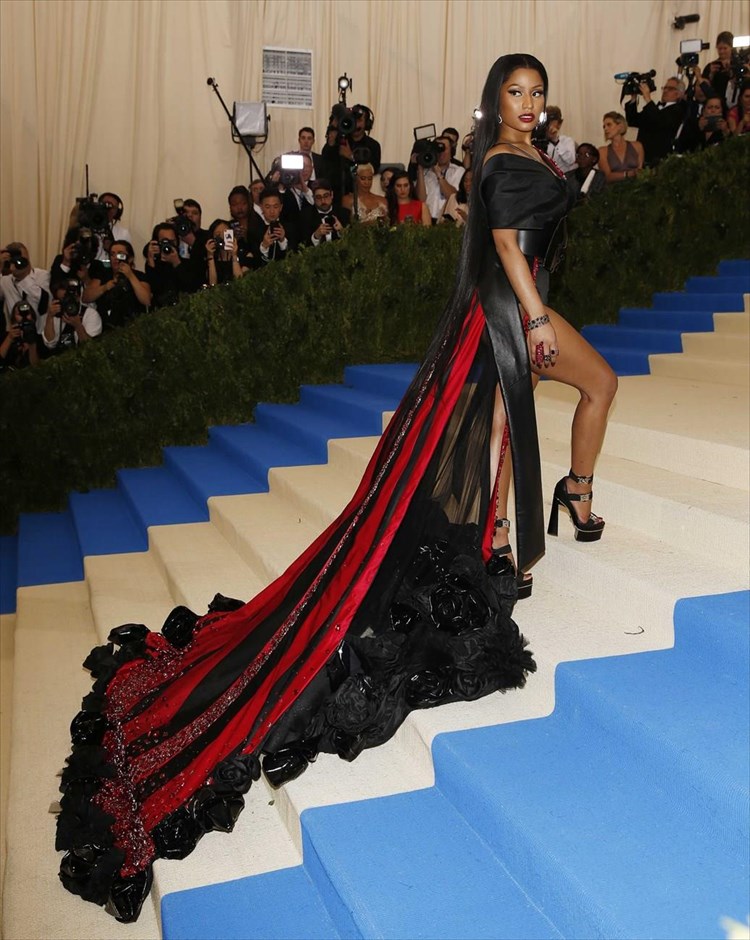 Met Gala 2017. H Νίκι Μινάζ