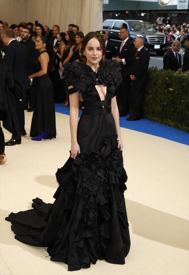 Met Gala 2017. H Ντακότα Τζόνσον