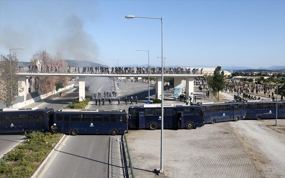 Επεισόδια πριν την έναρξη του τελικού Κυπέλλου Ελλάδας. Τα επεισόδια δεν αποφεύχθηκαν στην πρωτεύουσα της Μαγνησίας, πριν από τον τελικό του Κυπέλλου Ελλάδας&nbsp;ανάμεσα στον ΠΑΟΚ και την ΑΕΚ. Μερίδα οπαδών της Ένωσης επιχείρησε να σπάσει τον κλοιό της Αστυνομίας και να εισέλθει χωρίς εισιτήριο στον περιβάλλοντα χώρο του Πανθεσσαλικού Σταδίου, προκαλώντας την αντίδραση των αστυνομικών δυνάμεων.