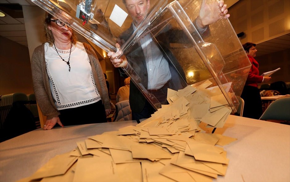 Γαλλία - εκλογές - κάλπη. Κάλπες ανοίγονται στην περιοχή της Tulle.