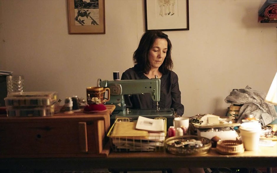 «Μικροί κύριοι». Στο δράμα, «Μικροί κύριοι»,  ένα ευαίσθητο γυμνασιόπαιδο, που ονειρεύεται να γίνει καλλιτέχνης, γίνεται αχώριστος φίλος με τον γιο της γυναίκας, στην οποία οι γονείς του νοικιάζουν έναν χώρο.