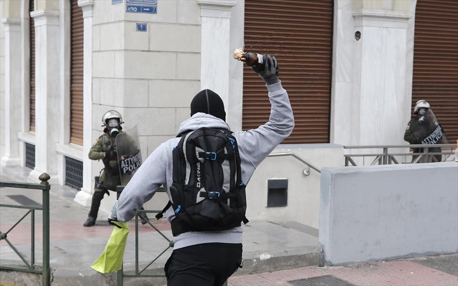 Ένταση στο Σύνταγμα. 