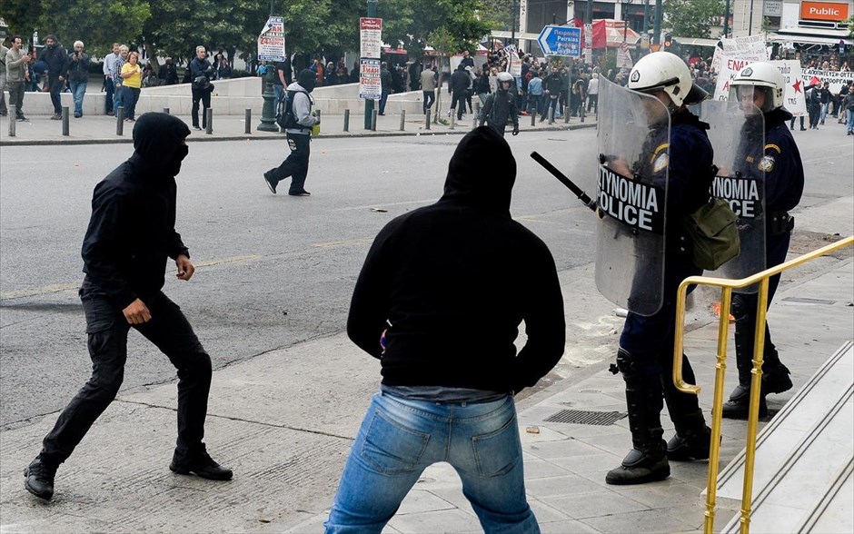 Ένταση στο Σύνταγμα. 