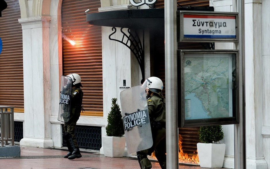Ένταση στο Σύνταγμα. 