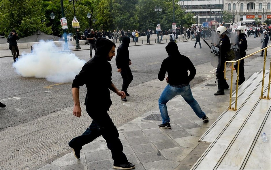 Ένταση στο Σύνταγμα. 