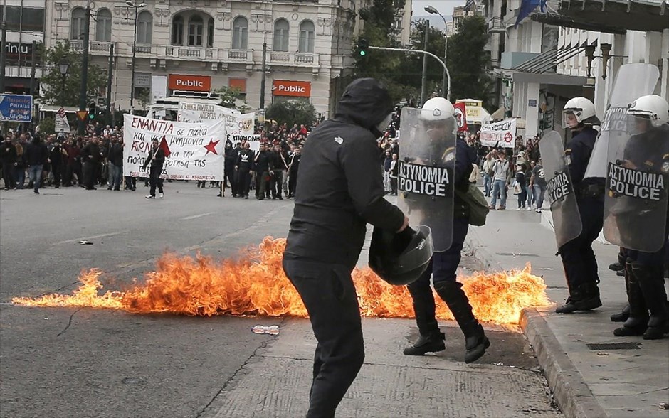 Ένταση στο Σύνταγμα. 