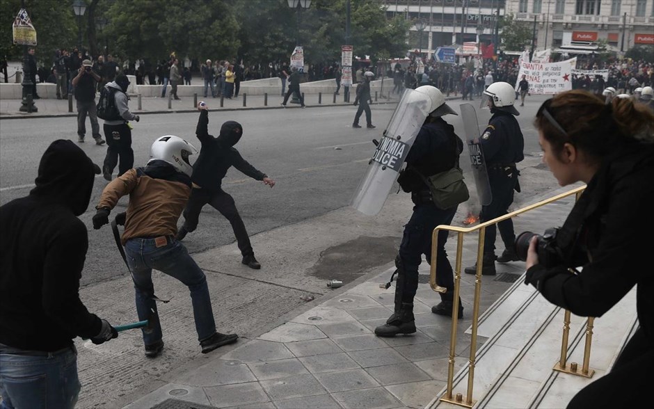 Ένταση στο Σύνταγμα. 