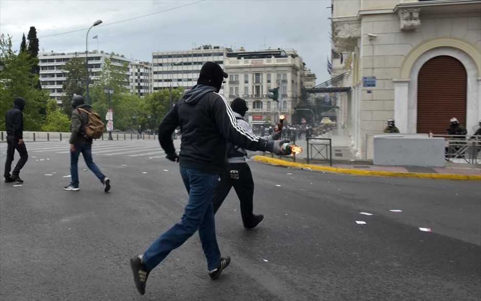 Ένταση στο Σύνταγμα. 