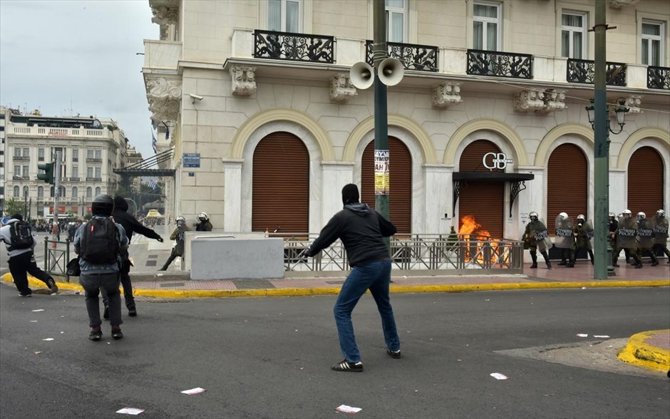Ένταση στο Σύνταγμα. 