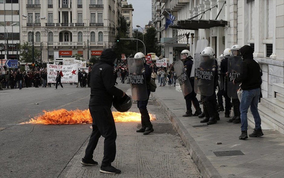 Ένταση στο Σύνταγμα. 