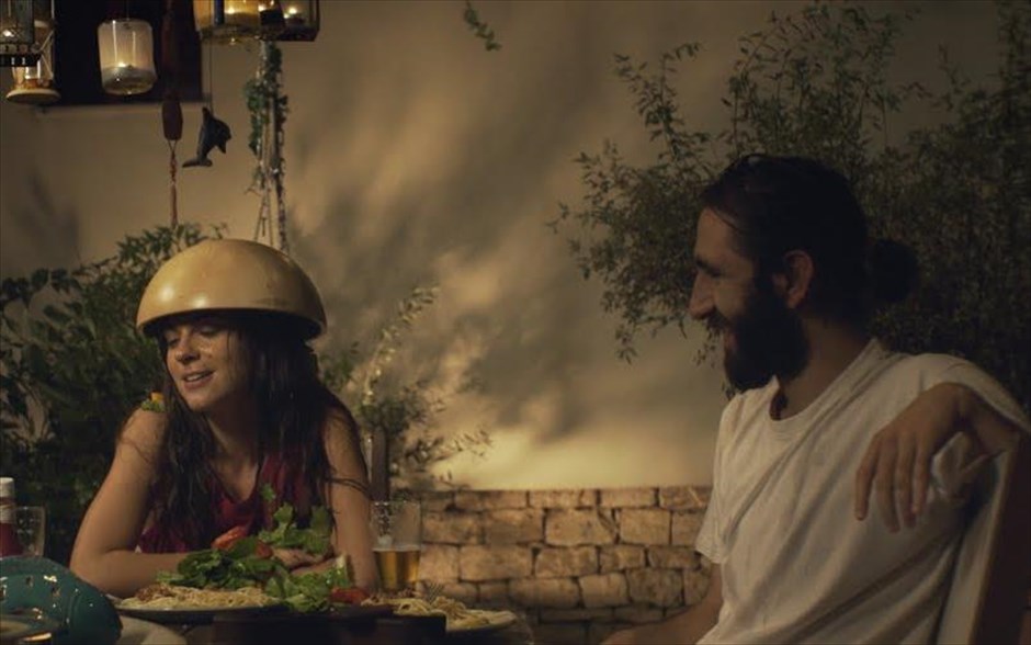 «Άφτερλωβ». «Άφτερλωβ»: Έχοντας αποσπάσει τρία βραβεία, η πρώτη μεγάλου μήκους ταινία του Στέργιου Πάσχου - με τους Χάρη Φραγκούλη και Ηρώ Μπέζου - είναι μια αστεία, συγκινητική και καυστική μετα - ερωτική ιστορία δυο ανθρώπων, που αρνούνται να μεγαλώσουν. Αποκλεισμένοι, έγκλειστοι και ανήμποροι να εξηγήσουν αυτό που τους συμβαίνει, οι δυο ήρωες ξεκινούν με αμηχανία και γενναιότητα ένα ταξίδι εξερεύνησης όλων εκείνων που τους ενώνουν, αλλά και τους χωρίζουν.