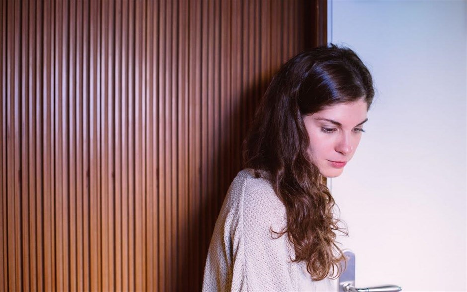 «Άφτερλωβ». «Άφτερλωβ»: Έχοντας αποσπάσει τρία βραβεία, η πρώτη μεγάλου μήκους ταινία του Στέργιου Πάσχου - με τους Χάρη Φραγκούλη και Ηρώ Μπέζου - είναι μια αστεία, συγκινητική και καυστική μετα - ερωτική ιστορία δυο ανθρώπων, που αρνούνται να μεγαλώσουν. Αποκλεισμένοι, έγκλειστοι και ανήμποροι να εξηγήσουν αυτό που τους συμβαίνει, οι δυο ήρωες ξεκινούν με αμηχανία και γενναιότητα ένα ταξίδι εξερεύνησης όλων εκείνων που τους ενώνουν, αλλά και τους χωρίζουν.