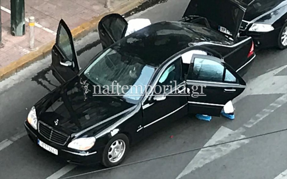 Έκρηξη στο αυτοκίνητο του Λουκά Παπαδήμου. 