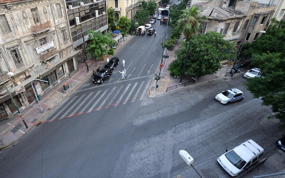 Έκρηξη στο αυτοκίνητο του Λουκά Παπαδήμου. Το σημείο της επίθεσης.