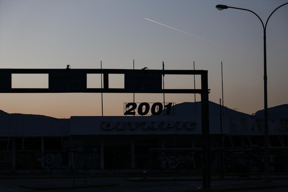 Επιχείρηση αστυνομίας για την εκκένωση στο Ελληνικό - Μετανάστες - πρόσφυγες. 