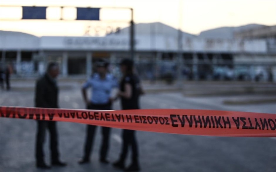 Επιχείρηση αστυνομίας για την εκκένωση στο Ελληνικό - Μετανάστες - πρόσφυγες. 
