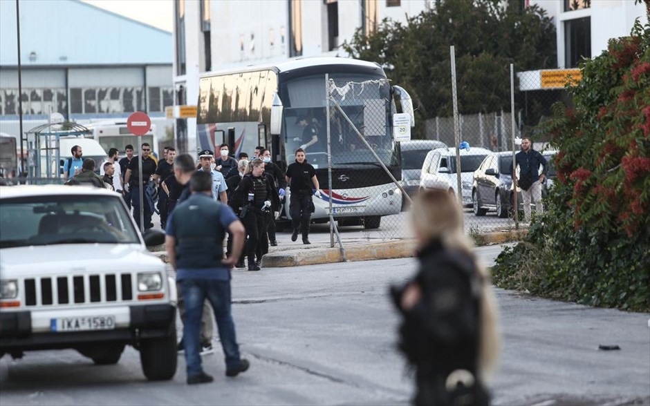 Επιχείρηση αστυνομίας για την εκκένωση στο Ελληνικό - Μετανάστες - πρόσφυγες. 