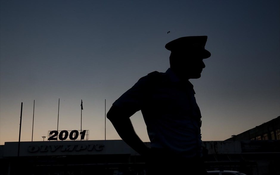 Επιχείρηση αστυνομίας για την εκκένωση στο Ελληνικό - Μετανάστες - πρόσφυγες. 