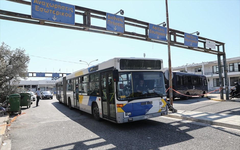 Επιχείρηση αστυνομίας για την εκκένωση στο Ελληνικό - Μετανάστες - πρόσφυγες. 
