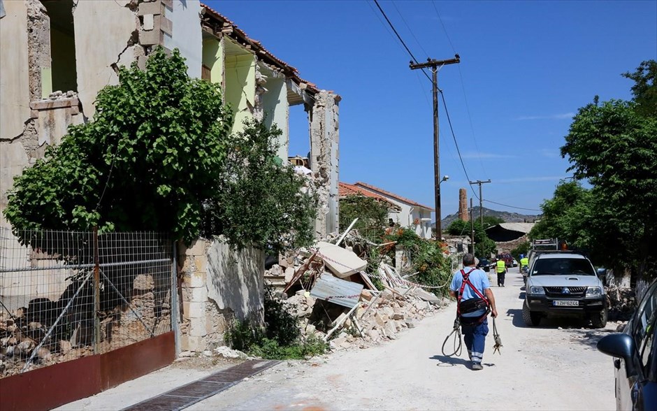 Καταστροφές στη Λέσβο από τον ισχυρό σεισμό. Χωριό Βρίσα