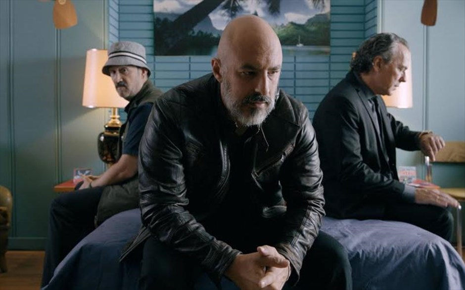 Είναι για το καλό σου. «Είναι για το καλό σου»: Συγκεντρώνοντας τους καλύτερους ηθοποιούς της Ισπανίας και περισσότερα από δέκα εκατομμύρια ευρώ στο ισπανικό box office, η κωμωδία του Κάρλος Θερόν - με τους Χοσέ Κορονάδο, Ρομπέρτο Άλαμο, Ξαβιέ Καμάρα, Πιλάρ Κάστρο και Κάρμεν Ρουίθ - καταπιάνεται με τις αντιδράσεις τριών πατεράδων, όταν οι κόρες τους αποφασίζουν να ενώσουν τις ζωές τους με τους αγαπημένους τους. Θεωρώντας τους ακατάλληλους και ανεπρόκοπους, ενώνουν&nbsp; τις δυνάμεις τους και κάνουν τα πάντα, για να τους ξεφορτωθούν.