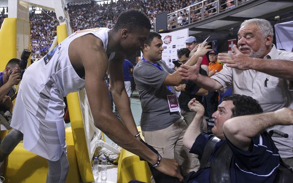 Antetokounbros . 