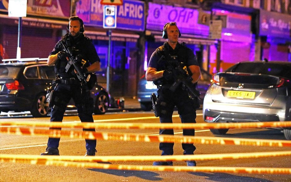 Λονδίνο: Φορτηγάκι έπεσε πάνω σε πεζούς κοντά σε τζαμί . 