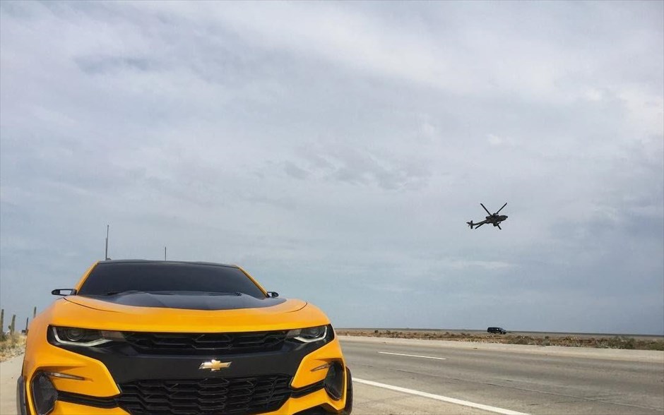 Transformers 5 Ο τελευταίος ιππότης. «Transformers 5: Ο τελευταίος ιππότης»: Με σκηνοθέτη τον Μάικλ Μπέι και εκτελεστικό παραγωγό τον Στίβεν Σπίλμπεργκ, η περιπέτεια επιστημονικής φαντασίας, με τον - βραβευμένο με Όσκαρ - Άντονι Χόπκινς και τους Μαρκ Γουόλμπεργκ, Λόρα Χάντοκ, Τζος Ντιχαμέλ και Σαντιάγκο Καμπρέρα, βασίζεται στα παιχνίδια Transformers της Hasbro. Στο πέμπτο μέρος της σειράς ταινιών, οι άνθρωποι και τα Transformers βρίσκονται σε πόλεμο. Το κλειδί για τη σωτηρία του μέλλοντος της ανθρωπότητας βρίσκεται θαμμένο στα μυστικά του παρελθόντος, στην άγνωστη ιστορία των Transformers στη Γη.