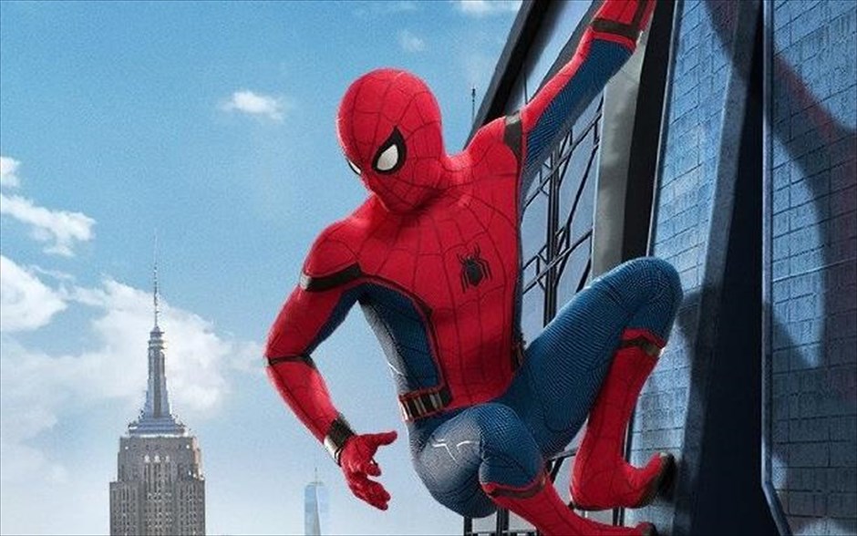 Spider - Man: Επιστροφή στον τόπο του 16. «Spider - Man: Επιστροφή στον τόπο του»: Το κόμικ της Marvel επιστρέφει μέσα από την περιπέτεια επιστημονικής φαντασίας του Τζον Γουότς, που προβάλλεται και σε τρισδιάστατη έκδοση.&nbsp;Με τους Τομ Χόλαντ, Ρόμπερτ Ντάουνι Τζούνιορ, Μαρίζα Τομέι, Ντόναλντ Γκλόβερ, Τζον Φαβρό, Μάρτιν Σταρ και Μάικλ Κίτον, ο Πήτερ Πάρκερ, ενθουσιασμένος από την εμπειρία του με τους Εκδικητές, επιστρέφει στο σπίτι του, όπου ζει με τη θεία του, κάτω από το άγρυπνο βλέμμα του καινούργιου του μέντορα. Καθώς προσπαθεί να προσαρμοστεί στην καθημερινή του ρουτίνα, εμφανίζεται ένας καινούργιος εχθρός. Και τότε, όλα όσα θεωρεί σημαντικά αρχίζουν να απειλούνται.