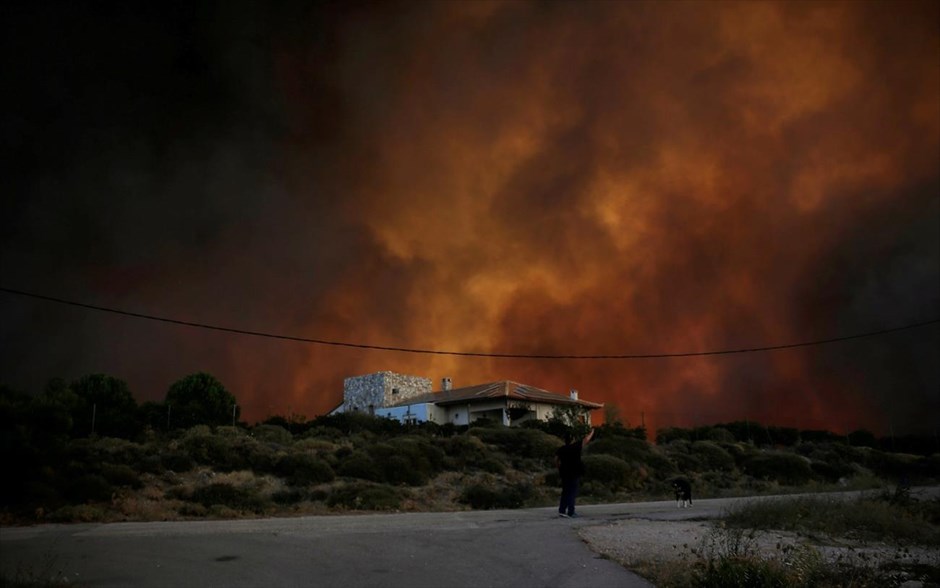Πυρκαγιά στον Βαρνάβα Αττικής. 