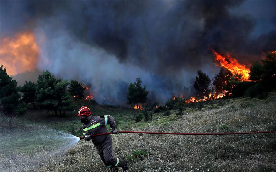 Πυρκαγιά στο Μετόχι (Καπανδρίτι). Από το πύρινο μέτωπο στο Μετόχι