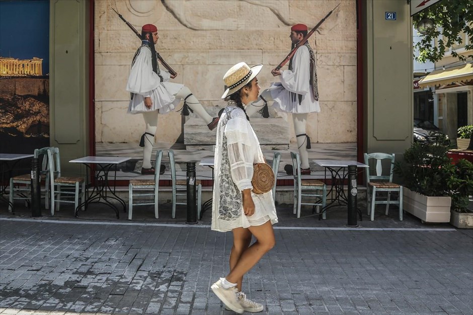 Βόλτα στην περιοχή του Ψυρρή. Στιγμιότυπο από την περιοχή του Ψυρρή στην Αθήνα.