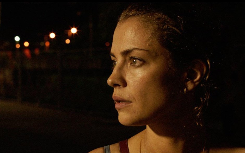 «Paulina» 3. «Paulina»:&nbsp;Διασκευάζοντας ένα κλασικό αργεντίνικο φιλμ νουάρ του 1960 και μετατρέποντάς το σε μία πολιτική παραβολή, ο Σαντιάγκο Μίτρε δημιούργησε ένα θρίλερ, το οποίο απέσπασε είκοσι βραβεία σε διεθνή Φεστιβάλ και άλλες δεκαεννέα υποψηφιότητες.&nbsp;Οι Ντολόρες Φόνζι, Εστέμπαν Λαμόθ και Όσκαρ Μαρτίνεζ ξετυλίγουν την ιστορία μιας μεγαλοαστής δικηγόρου&nbsp;του Μπουένος Άιρες, η οποία, παρά τις έντονες αντιρρήσεις του ανώτατου δικαστή πατέρα της, γίνεται δασκάλα σε ένα απομακρυσμένο χωριό, όπου η πλειοψηφία των κατοίκων είναι αναλφάβητη. Ένα βράδυ, δέχεται μια βάναυση επίθεση από μια συμμορία, αλλά δεν πτοείται και επιστρέφει στη δουλειά της. Όμως, δεν φαντάζεται πόσο κοντά της μπορεί να είναι οι δράστες.