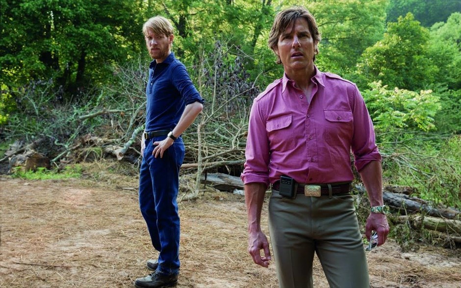 «American made» 4. «American made»: Το θρίλερ δράσης του Νταγκ Λάιμαν ζωντανεύει ένα από τα ανείπωτα σκάνδαλα της CIA, μέσα από την αληθινή ιστορία παρανομίας και διαπλοκής του πιλότου Μπάρι Σιλ. Ο Τομ Κρουζ, πλαισιωμένος από τους Κάλεμπ Λάντρι Τζόουνς, Ντόμναλ Γκλίσον, Τζέσε Πλέμονς και Σάρα Ράιτ,υποδύεται έναν οικογενειάρχη που αγαπά τη γυναίκα του, αλλά έχει διπλή ζωή. Από τη μία, εργάζεται ως πληροφοριοδότης της CIA και, από την άλλη, μεταφέρει λαθραία ναρκωτικά για λογαριασμό ενός καρτέλ, στο οποίο εμπλεκόταν και ο Πάμπλο Εσκομπάρ.