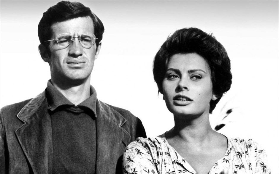«Η ατιμασμένη» 7. «Η ατιμασμένη»: Βασισμένο στο μυθιστόρημα του Αλμπέρτο Μοράβια, «La Ciociara», το ασπρόμαυρο ιταλικό δράμα του 1960, σε σκηνοθεσία του - βραβευμένου με Όσκαρ - Βιτόριο Ντε Σίκα, χάρισε στη Σοφία Λόρεν την αναγνώριση, αφού έγινε η πρώτη ηθοποιός που κέρδισε ποτέ Όσκαρ ερμηνείας για ξενόγλωσση ταινία. Με τους Ζαν Πολ Μπελμοντό, Ραφ Βαλόνε και Ελεονόρα Μπράουν να συμπληρώνουν το καστ, η ταινία αποτυπώνει τις συνέπειες των μαχών του Β΄ Παγκοσμίου Πολέμουσε κατοικημένες περιοχές (βομβαρδισμούς, εκτελέσεις αμάχων) και τα επακόλουθα της ανάμιξης ξένων στρατιωτικών με τον ντόπιο πληθυσμό (βιασμοί, λεηλασίες), μέσα από την ιστορία μιας χήρας και της δωδεκάχρονης κόρη της, οι οποίες πέφτουν θύματα ομαδικού βιασμού από τα στρατεύματα των «απελευθερωτών» Συμμάχων. Συντετριμμένες, με τις ζωές τους να έχουν αλλάξει για πάντα, προσπαθούν να συνεχίσουν, με τις τύψεις να πνίγουν τη μητέρα, επειδή δεν μπόρεσε να προστατέψει την κόρη της.