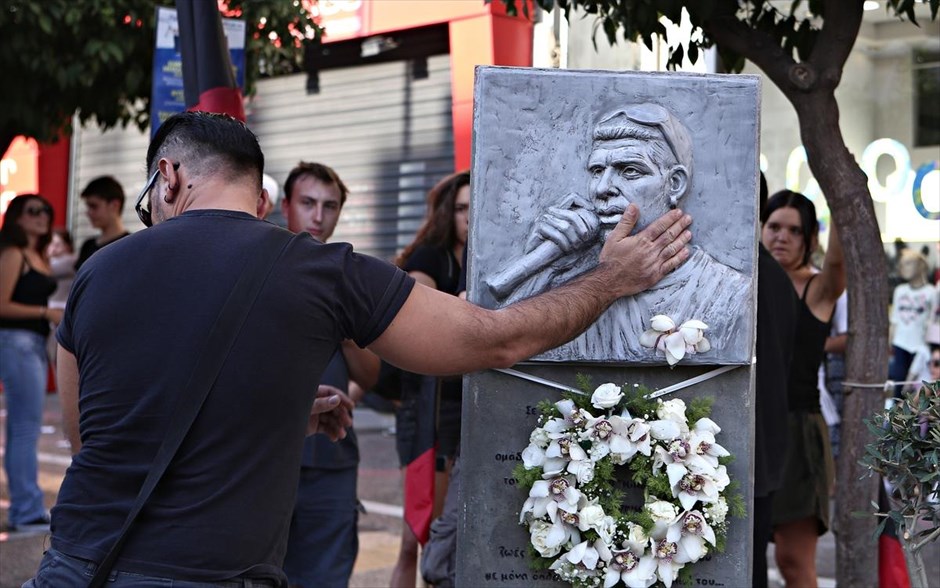 Τέσσερα χρόνια από τη δολοφονία του Παύλου Φύσσα. Εκδηλώσεις μνήμης για τον 34χρονο ράπερ Παύλο Φύσσα, τέσσερα χρόνια μετά την δολοφονία του στην Αμφιάλη. Επεισόδια περιορισμένης έκτασης σημειώθηκαν στη συμβολή των οδών Αγίου Δημητρίου και Εθνικής Αντιστάσεως στη Δραπετσώνα μετά το τέλος της πορείας στη μνήμη του Παύλου Φύσσα, όταν ομάδες αγνώστων άρχισαν να πετούν βόμβες μολότοφ προς τις αστυνομικές δυνάμεις, οι οποίες απάντησαν με ρίψη χειροβομβίδων κρότου λάμψης.&nbsp;Κατά τη διάρκεια των επεισοδίων τραυματίστηκαν πέντε άτομα.&nbsp;
