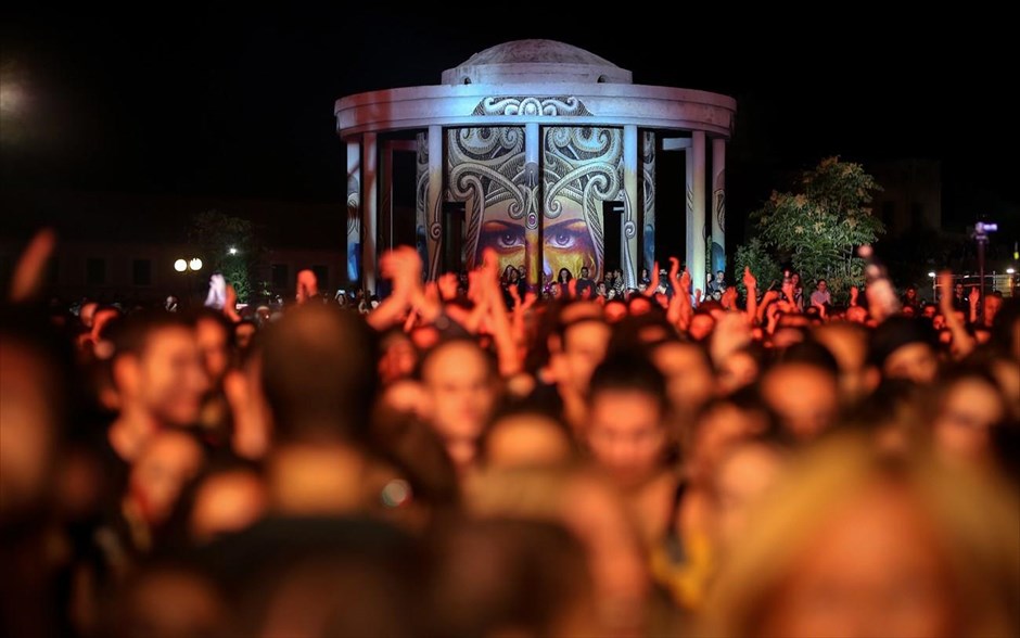 Συναυλία αλληλεγγύης στην Ηριάννα στο πάρκο Γουδή. Δεκάδες χιλιάδες άνθρωποι συναντήθηκαν χθες στο πάρκο Γουδή για να τραγουδήσουν και να εκφράσουν την αλληλεγγύη τους στην Ηριάννα, που βρίσκεται έγκλειστη στις φυλακές της Θήβας. Στη συναυλία συμμετείχαν οι:&nbsp;Θανάσης Παπακωνσταντίνου,&nbsp;Γιάννης Αγγελάκας,&nbsp;Manu Chao,&nbsp;Νατάσσα Μποφίλιου,&nbsp;VIC,&nbsp;Φοίβος Δεληβοριάς,&nbsp;Χαΐνης Δ. Αποστολάκης,&nbsp;Ματούλα Ζαμάνη,&nbsp;Δημήτρης Μυστακίδης,&nbsp;Σπύρος Γραμμένος,&nbsp;Social Waste.