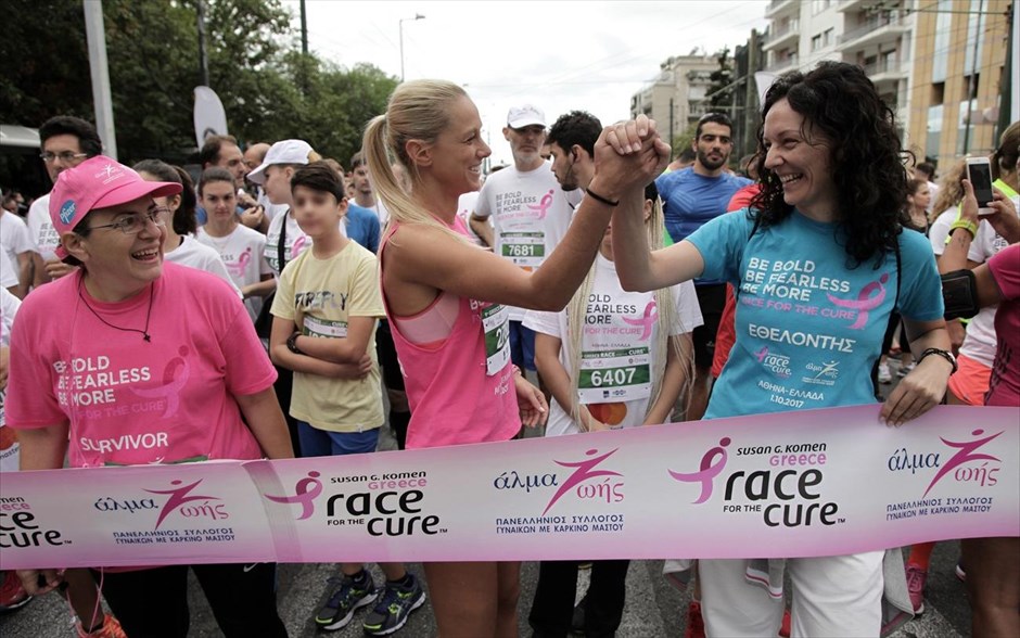 Greece Race for the Cure. Στιγμιότυπο από τον 9ο το συμβολικό αγώνα δρόμου και περίπατο «Greece Race for the Cure»&nbsp;την Κυριακή 1 Οκτωβρίου 2017, στην Αθήνα. Τον αγώνα διοργάνωσε ο Πανελλήνιος Σύλλογος Γυναικών με Καρκίνο του Μαστού «Άλμα Ζωής»&nbsp;με την έγκριση της Οργάνωσης Susan G. Komen for the Cure. Το Race for the Cure είναι ο μεγαλύτερος θεσμός στον κόσμο που στοχεύει στην ευαισθητοποίηση του κοινού για τον καρκίνο του μαστού.