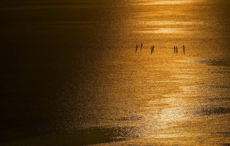 Ηλιοβασίλεμα στη λίμνη της Γενεύης. Ηλιοβασίλεμα&nbsp;στη λίμνη της Γενεύης, στην Ελβετία.
