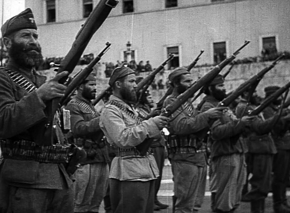 «Μνήμες». «Μνήμες»: Μέσα από ανεκτίμητα και πρωτοπαρουσιαζόμενα «ντοκουμέντα» τολμηρών και πρωτοπόρων οπερατέρ, το ντοκιμαντέρ του Νίκου Καβουκίδη αποτυπώνει την αβάσταχτη τραγικότητα μιας από τις κρισιμότερες περιόδους του νεότερου ελληνισμού: Δικτατορία Μεταξά - Έπος του ’40 και μεγαλείο Εθνικής Αντίστασης - Εμφύλιος σπαραγμός.
