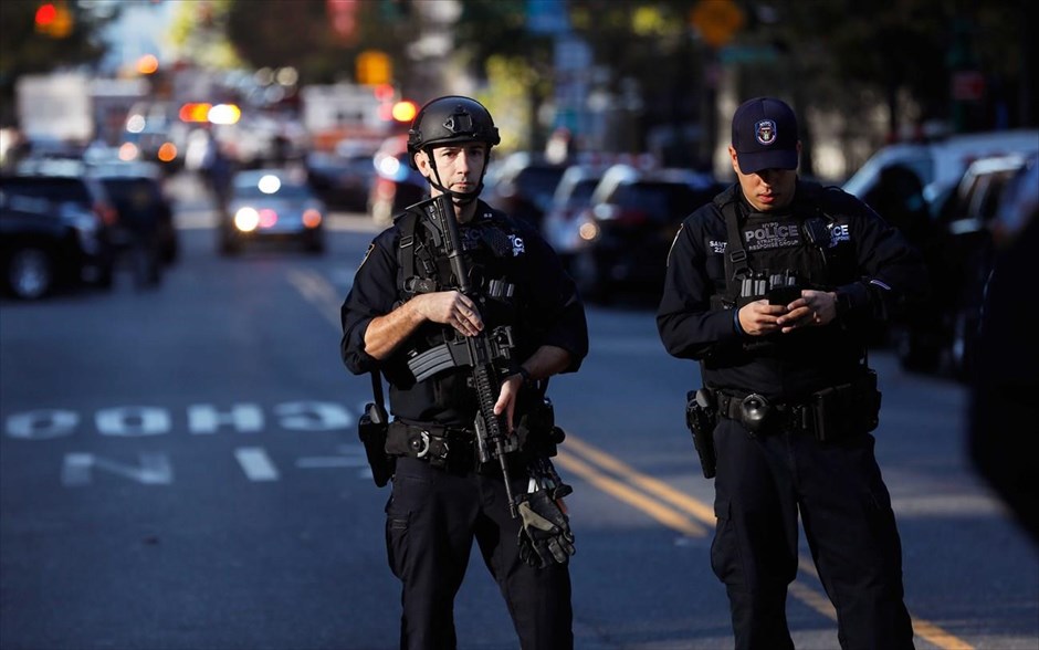 ΗΠΑ - Πυροβολισμοί στο Μανχάταν - αστυνομία - όχημα σε πεζούς. 