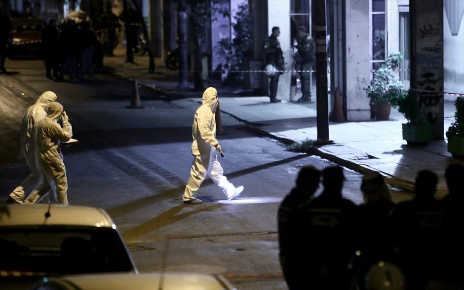Επίθεση έξω από τα γραφεία ΠΑΣΟΚ. 
