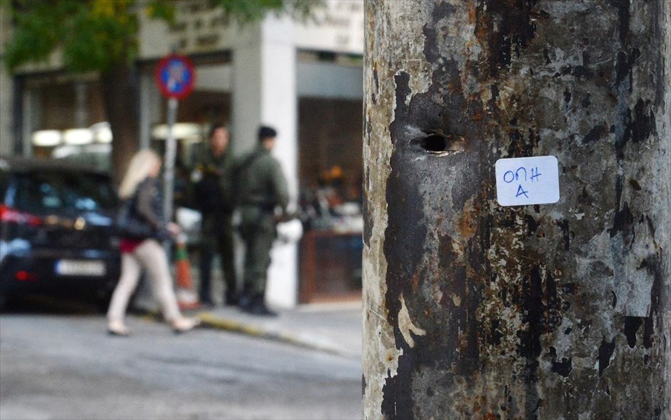 Επίθεση έξω από τα γραφεία ΠΑΣΟΚ. 