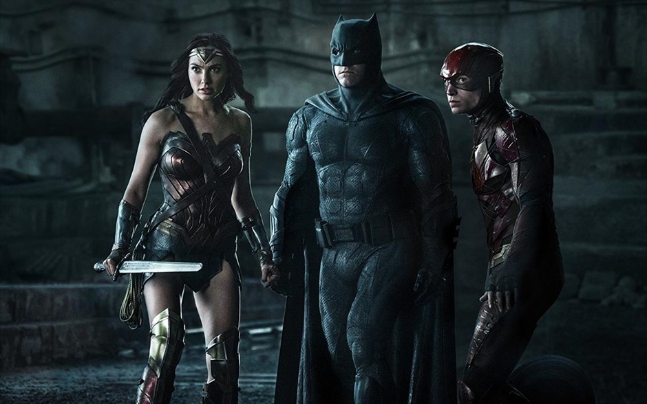 Justice league. Στην περιπέτεια επιστημονικής φαντασίας που προβάλλεται και σε τρισδιάστατη έκδοση, ο Ζακ Σνάιντερ παρουσιάζει για πρώτη φορά στη μεγάλη οθόνη την «Justice League», την πιο δημοφιλή και διαχρονική ομάδα υπερηρώων του DC Universe, την οποία συνθέτουν οι Σούπερμαν, Μπάτμαν, Γουόντερ Γούμαν, Φλας, Σάιμποργκ και Άκουαμαν.