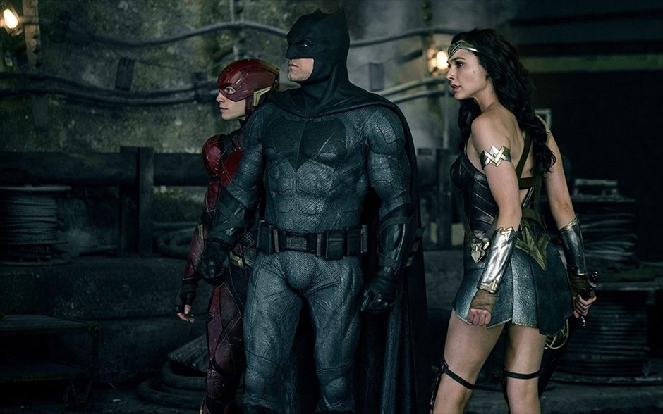 Justice league. Στην περιπέτεια επιστημονικής φαντασίας που προβάλλεται και σε τρισδιάστατη έκδοση, ο Ζακ Σνάιντερ παρουσιάζει για πρώτη φορά στη μεγάλη οθόνη την «Justice League», την πιο δημοφιλή και διαχρονική ομάδα υπερηρώων του DC Universe, την οποία συνθέτουν οι Σούπερμαν, Μπάτμαν, Γουόντερ Γούμαν, Φλας, Σάιμποργκ και Άκουαμαν.
